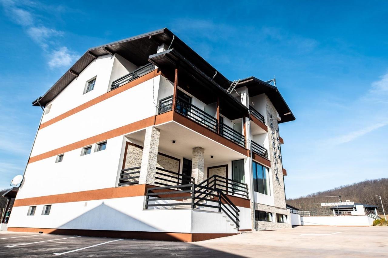 Complex Noblesse Hotel Vászló Kültér fotó