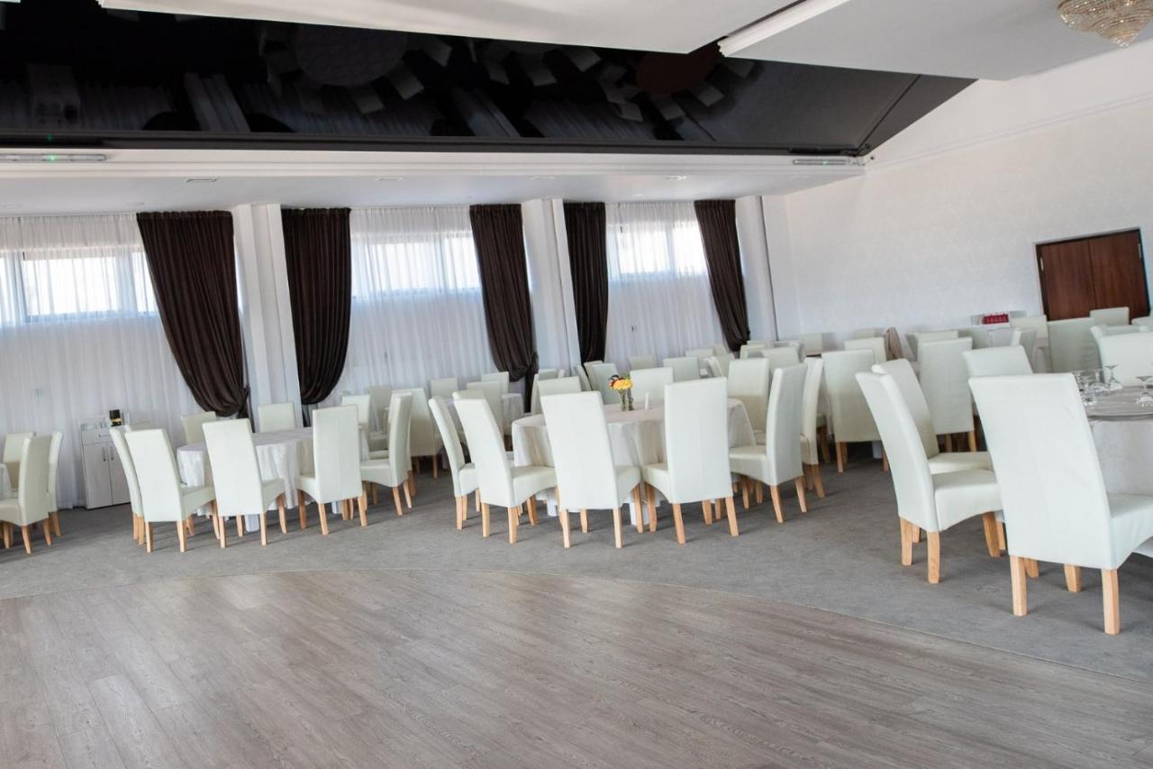 Complex Noblesse Hotel Vászló Kültér fotó