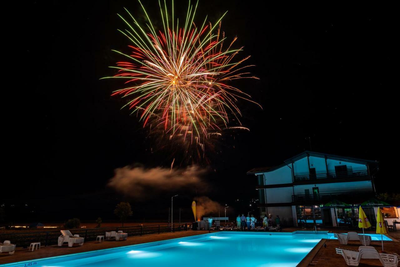 Complex Noblesse Hotel Vászló Kültér fotó
